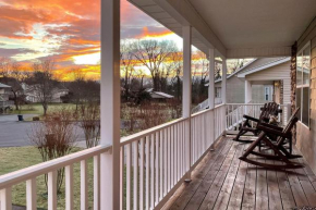 Cozy Riverfront Retreat about 5 Miles to Dollywood!